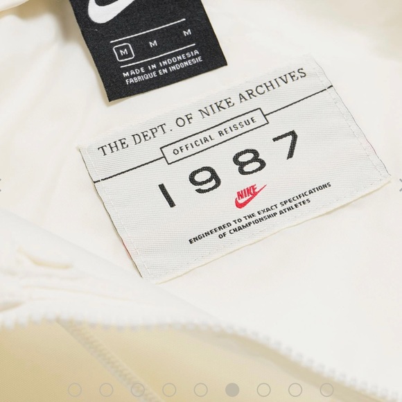 NIKE RE-ISSUE WALLIWAW MENS WOVEN JACKET - Picture 3 of 10